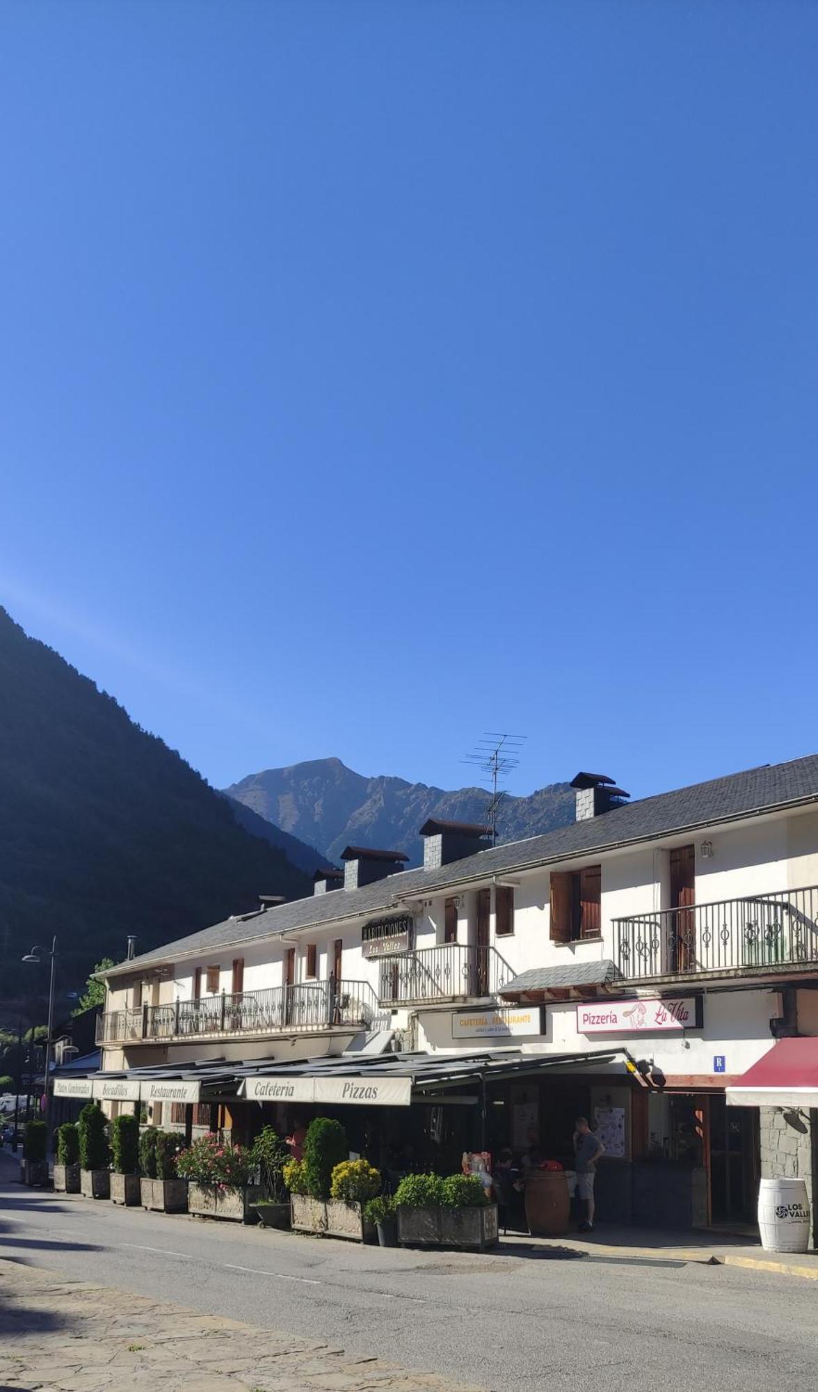 Hostal Los Valles Биелса Екстериор снимка